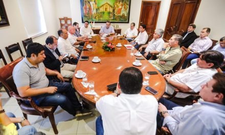 GOBERNADOR EN EJERCICIO SE REÚNE CON LOS SECTORES PRODUCTIVOS DE SANTA CRUZ 