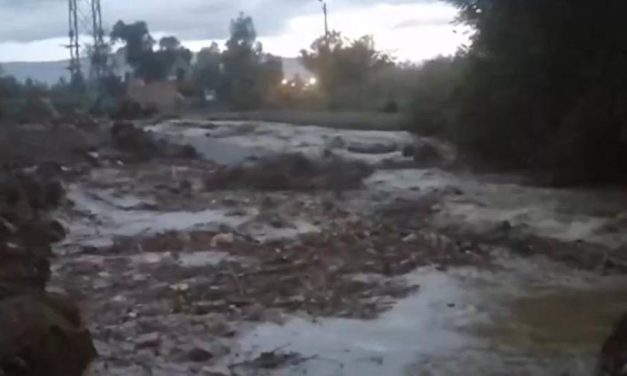 UNA PERSONA ESTA DESAPARECIDA  TRAS EL DESBORDE DEL RÍO TACATA EN QUILLACOLLO