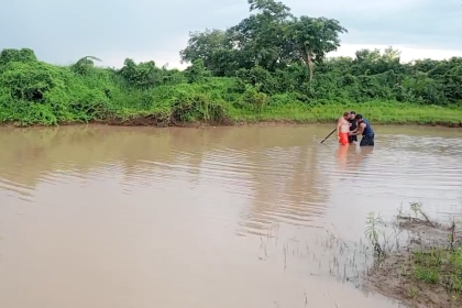 UN HOMBRE Y SUS CUATRO SOBRINOS MUEREN AHOGADOS EN UNA POZA EN PAILÓN