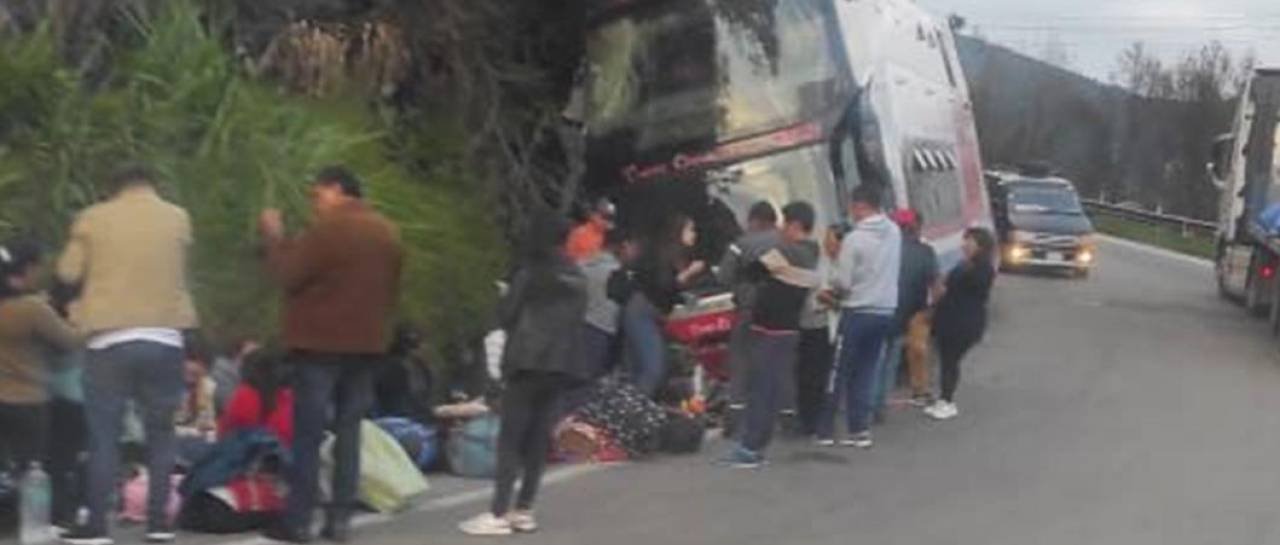 UN MUERTO Y VARIOS HERIDOS TRAS CHOQUE DE UN BUS CONTRA UNA PEÑA