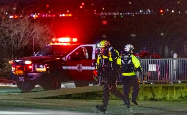 28 CUERPOS FUERON RECUPERADOS DE CHOQUE ENTRE AVIÓN Y HELICÓPTERO, NO ESPERAN SOBREVIVIENTES