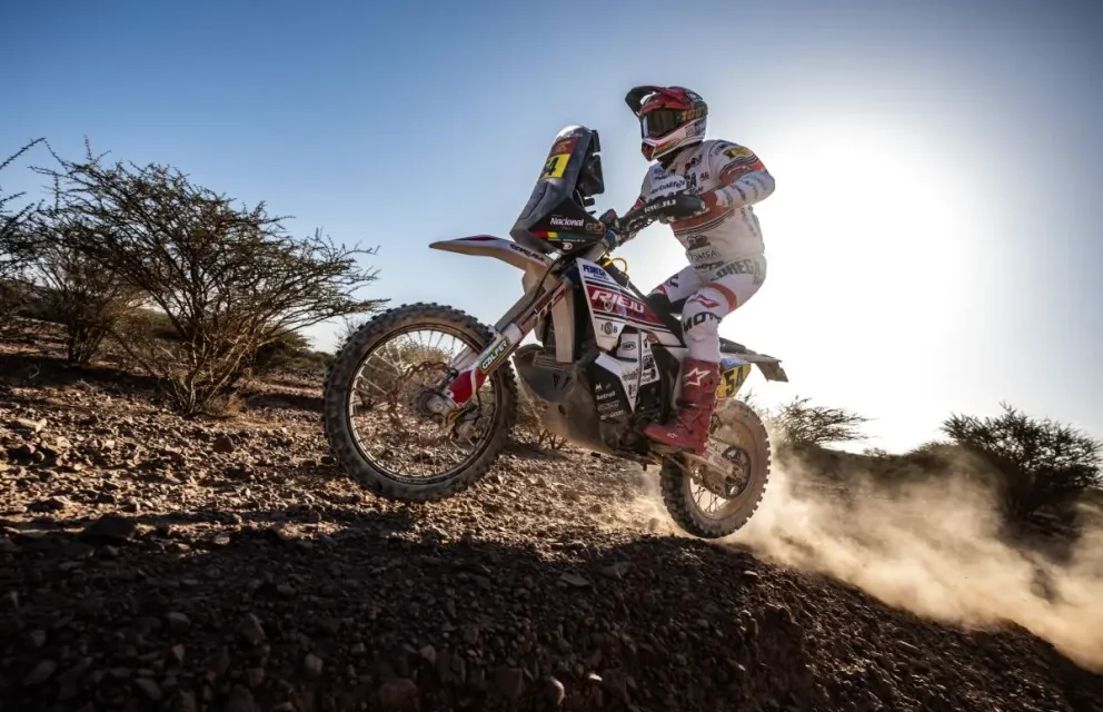 DANIEL NOSIGLIA SE METIÓ ENTRE LOS 20 PRIMEROS DE LA QUINTA ETAPA DEL DAKAR