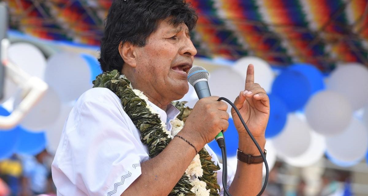 AFINES A MORALES CAVAN POZOS PARA IMPEDIR QUE NAVES ATERRICEN PARA CAPTURARLO