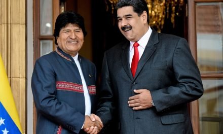 EVO RESPALDA INVESTIDURA DE MADURO Y DENUNCIA “INTENTOS DE DESESTABILIZACIÓN” EN VENEZUELA