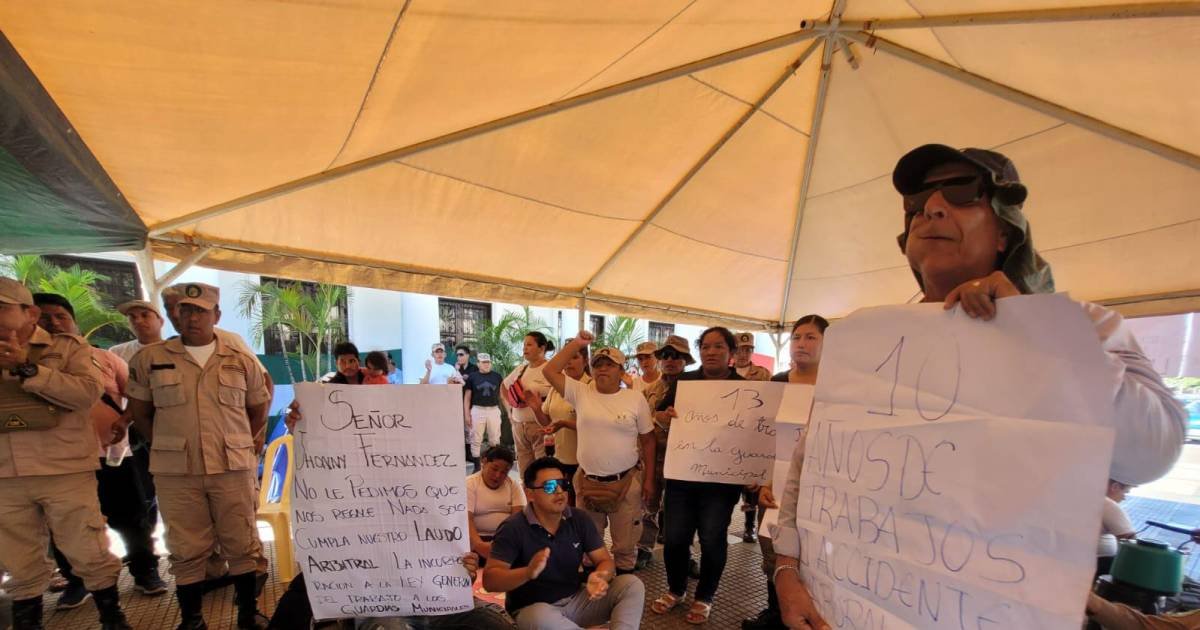 GENDARMES CUMPLEN DOS DÍAS EN HUELGA DE HAMBRE EXIGEN RECONTRATACIÓN