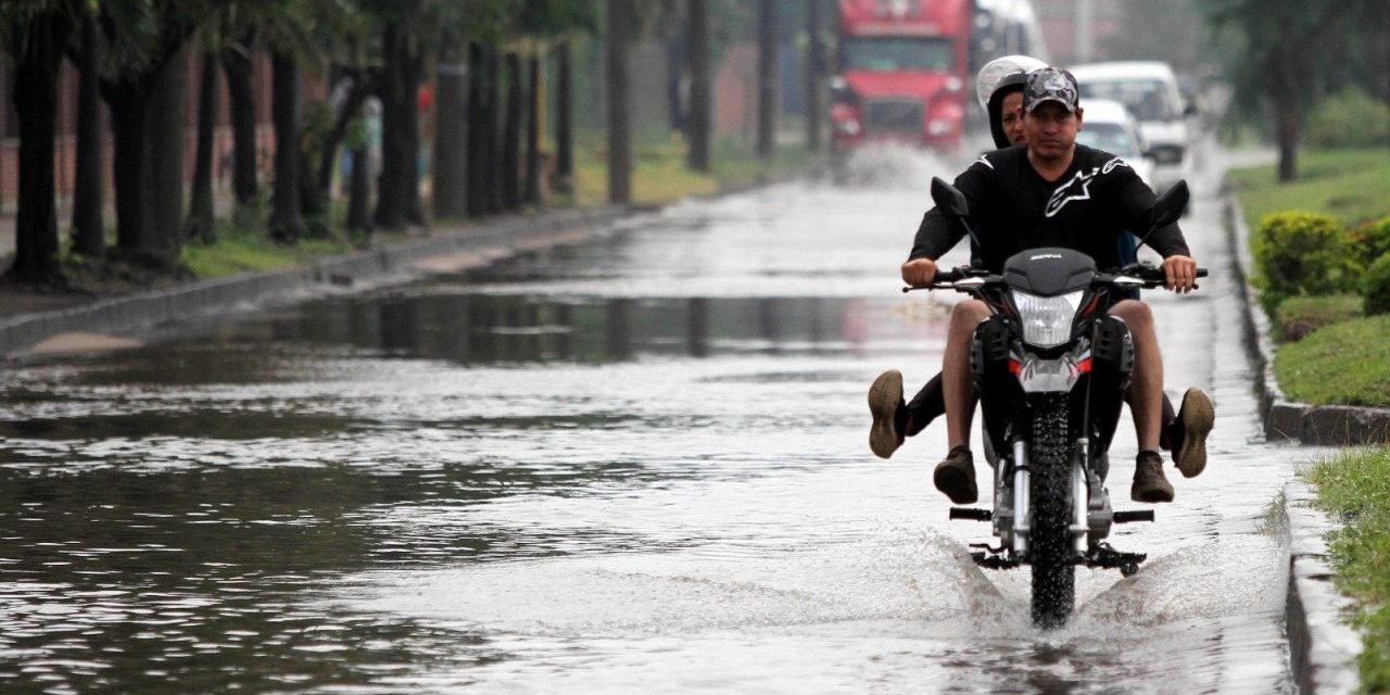 ALERTA DE LLUVIAS EN CINCO DEPARTAMENTOS Y AMENAZA POR DESBORDES DE RÍOS EN TODO EL PAÍS