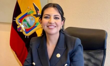 DANIEL NOBOA DESIGNÓ A UNA MINISTRA COMO VICEPRESIDENTA ENCARGADA