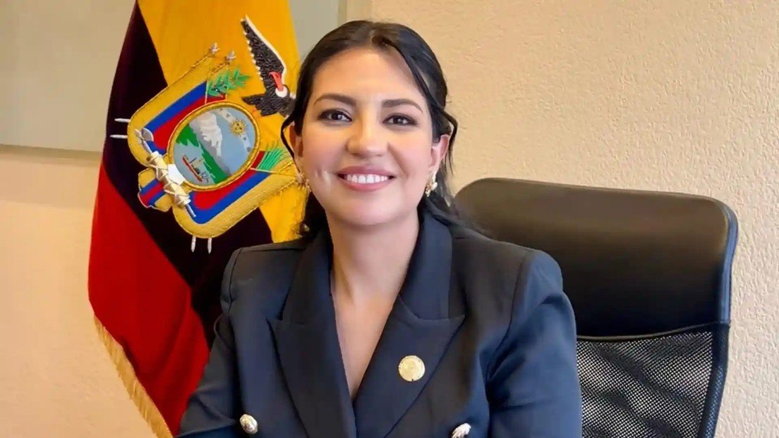 DANIEL NOBOA DESIGNÓ A UNA MINISTRA COMO VICEPRESIDENTA ENCARGADA