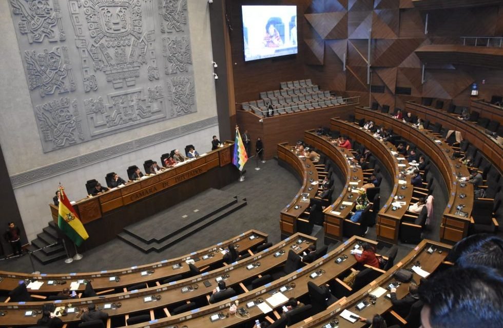 DIPUTADOS INSTALAN SESIÓN PARA TRATAR LA NUEVA DISTRIBUCIÓN DE ESCAÑOS