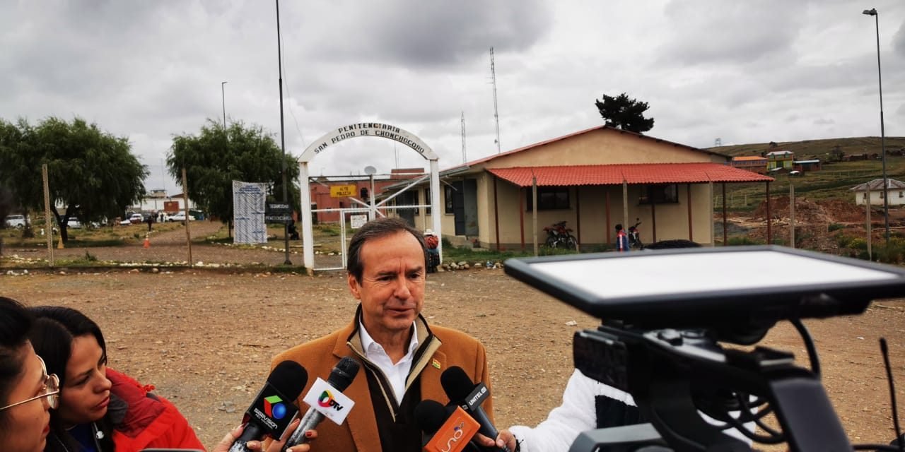 TUTO QUIROGA VISITA A LUIS FERNANDO CAMACHO EN CHONCHOCORO