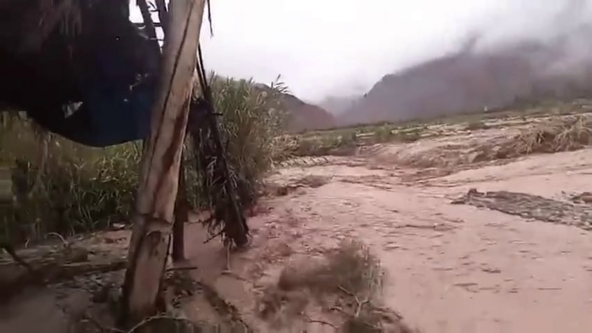 RIADA EN LURIBAY DEJA CULTIVOS DESTRUIDOS Y CAMINOS INTRANSITABLES