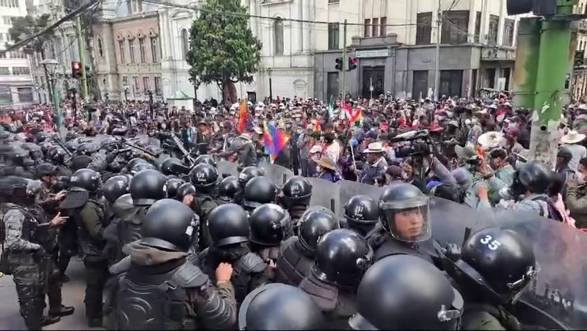 MARCHA EVISTA TERMINA EN ENFRENTAMIENTOS CON LA POLICÍA