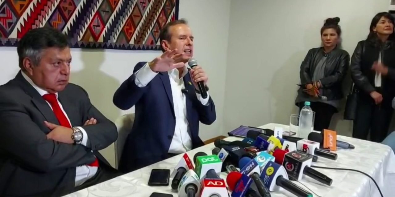 TUTO DENUNCIA QUE EL GOBIERNO «DESEMPOLVÓ» UN CASO PARA INHABILITARLO