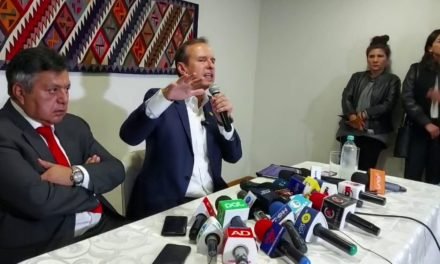 TUTO DENUNCIA QUE EL GOBIERNO «DESEMPOLVÓ» UN CASO PARA INHABILITARLO