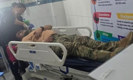 CONTRABANDISTAS AGREDEN BRUTALMENTE A MILITARES Y LES QUITAN SUS ARMAS
