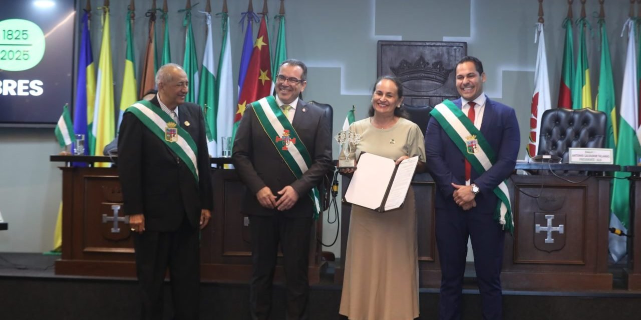 ALD RECONOCE A SIETE PERSONALIDADES EN EL BICENTENARIO CRUCEÑOS