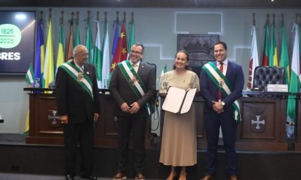 ALD RECONOCE A SIETE PERSONALIDADES EN EL BICENTENARIO CRUCEÑOS