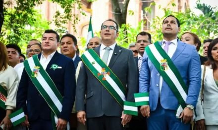 EL GOBERNADOR Y EL ALCALDE DE SANTA CRUZ FUERON ABUCHEADO EN LOS ACTOS CÍVICOS