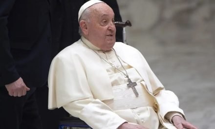 El PAPA FRANCISCO ESTÁ EN «ESTADO CRÍTICO» TRAS UNA CRISIS RESPIRATORIA