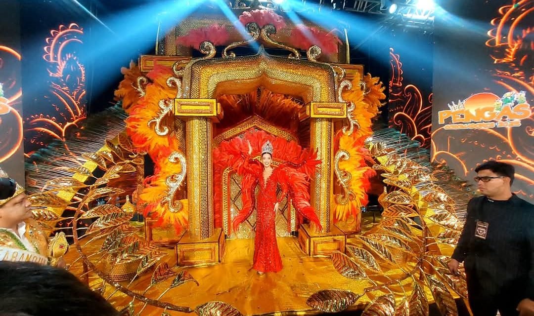 ARIANE I ES CORONADA COMO REINA DEL CARNAVAL CRUCEÑO