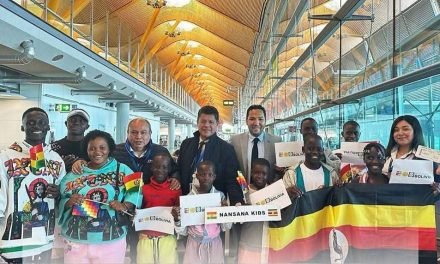 NANSANA KIDS  LLEGARON A BOLIVIA   BAILARON LA SAYA AFROBOLIVIANA