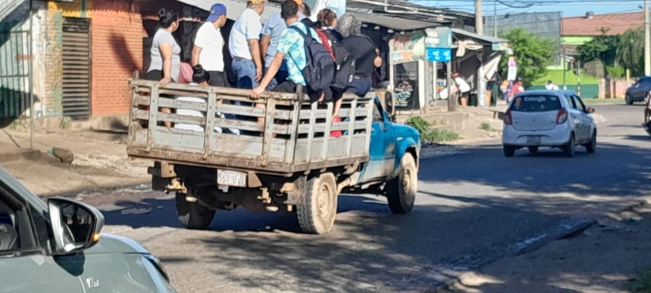 TRANSPORTE PÚBLICO INICIA PARO INDEFINIDO POR PRECIO DEL PASAJE