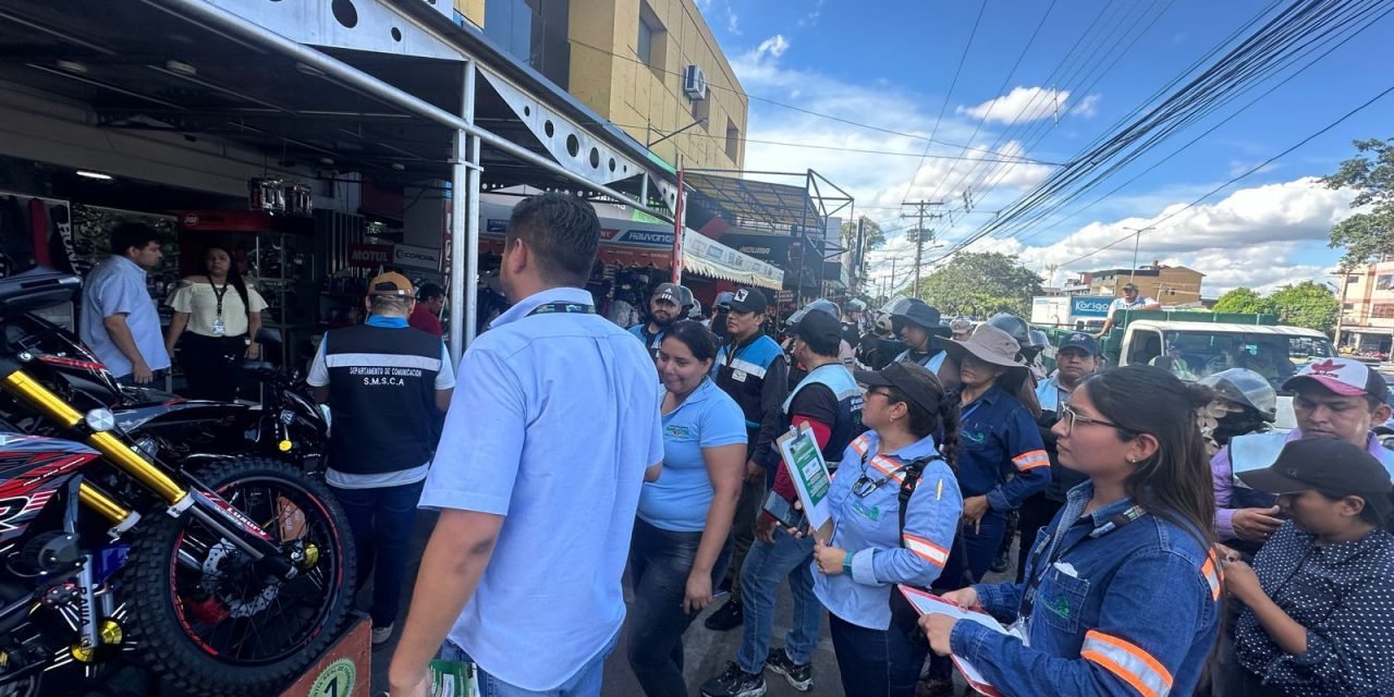 NOTIFICAN A PROPIETARIOS DE TALLERES DE MOTOS POR INVASIÓN DE ACERAS