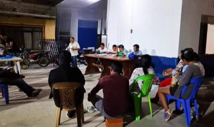 POBLADORES DE 11 COMUNIDADES BLOQUEAN YAPACANI