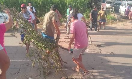 SE LEVANTA BLOQUEO DE TRANSPORTISTAS EN LA CARRETERA A COTOCA