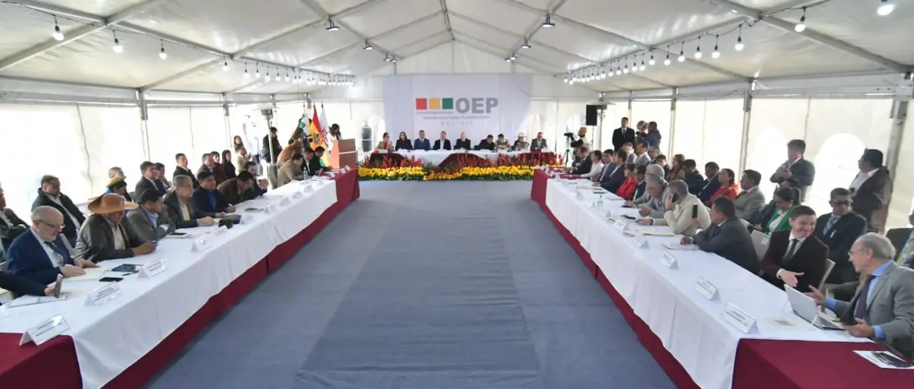 CUMBRE POR LA DEMOCRACIA INGRESA A CUARTO INTERMEDIO