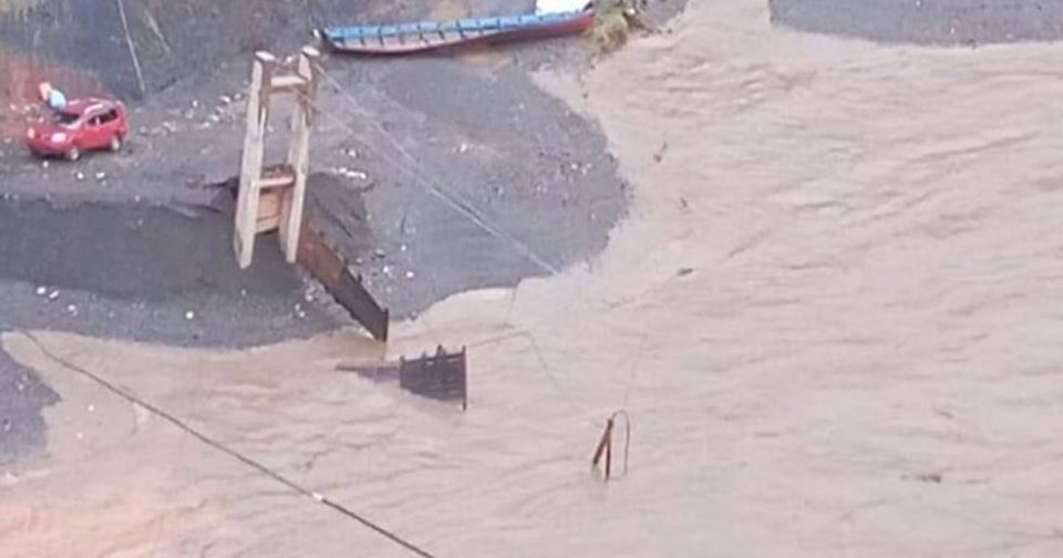 CINCO PERSONAS DESAPARECEN TRAS SER ARRASTRADAS POR RÍOS EN LA PAZ Y COCHABAMBA