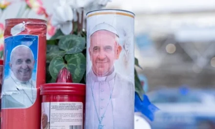 EL PAPA HA DESCANSADO BIEN Y EL DOMINGO SE DIFUNDIRÁ SÓLO EL TEXTO DEL ÁNGELUS