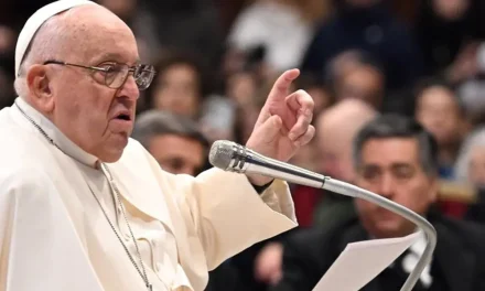 HABLÓ EL MÉDICO DEL PAPA FRANCISCO: “NO ESTÁ EN PELIGRO DE MUERTE”