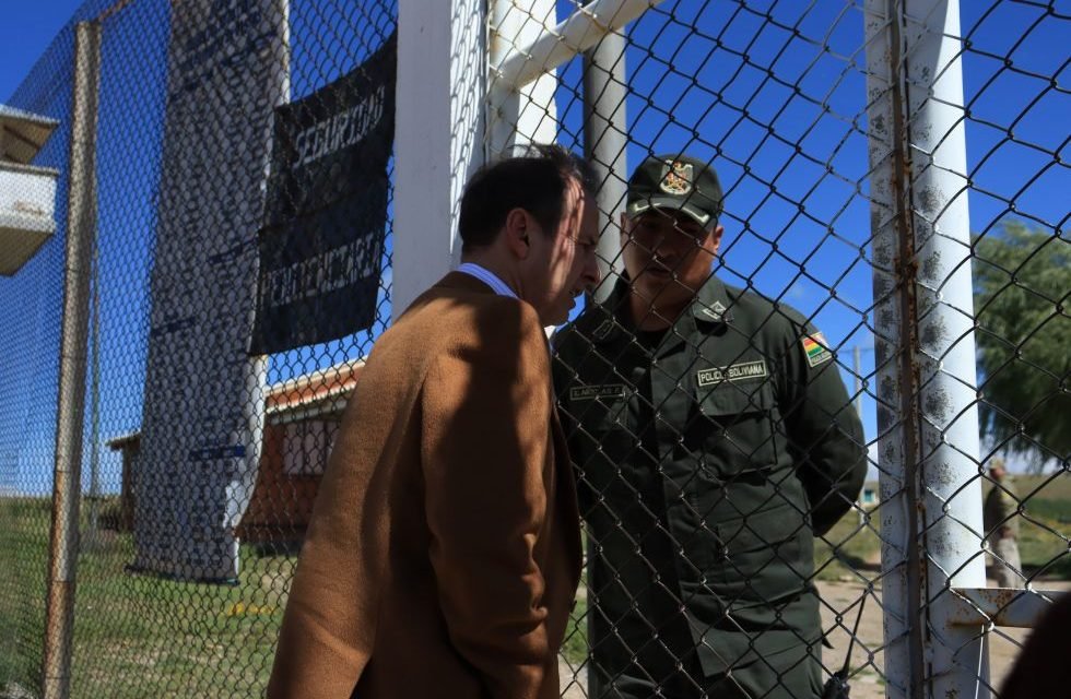 TUTO INTENTÓ REUNIRSE CON CAMACHO EN CHONCHOCORO, PERO SUSPENDIERON LAS VISITAS