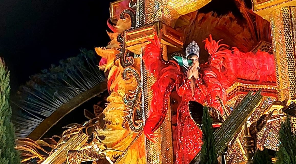 ARIANE I Y LOS PENGAS BRILLAN EN EL CORSO CRUCEÑO 2025 Y DAN INICIO AL CARNAVAL