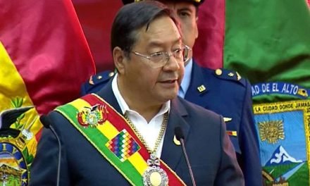 ARCE VOLVIÓ A QUEJARSE POR BLOQUEO DE CRÉDITOS Y ASEGURA QUE AVANZA “CONTRA VIENTO Y MAREA”