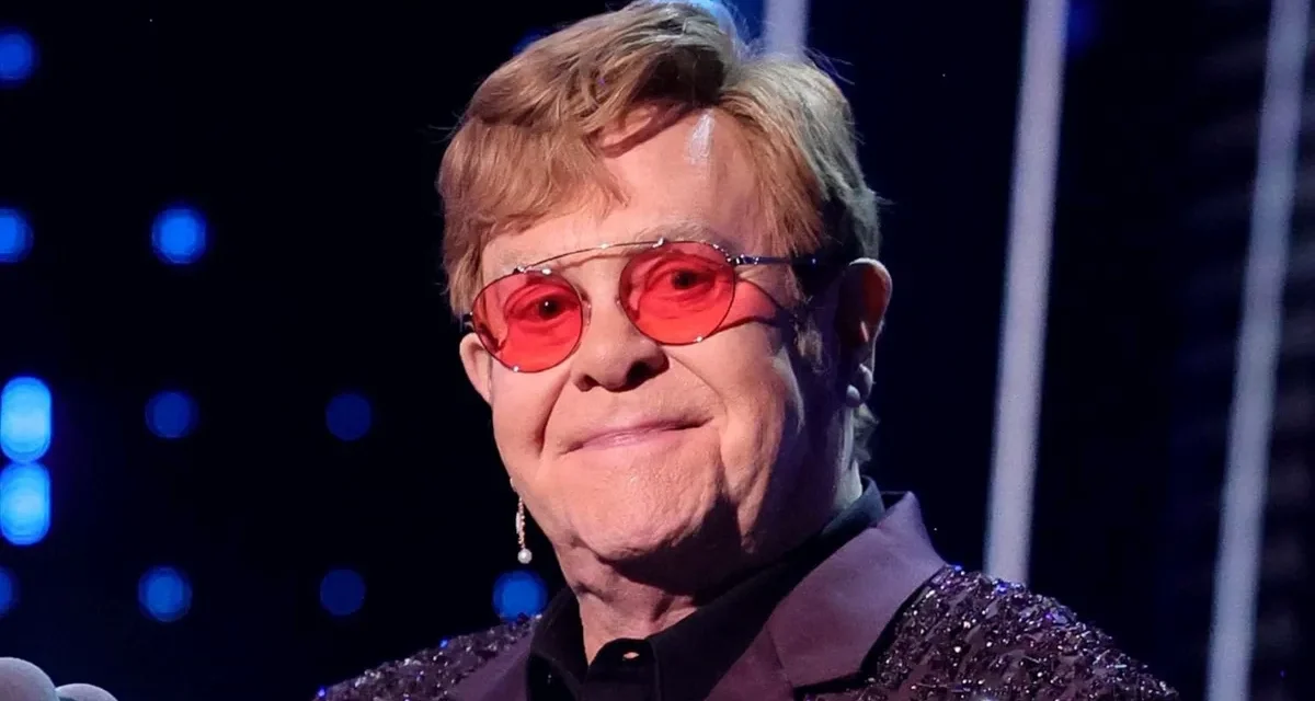 ELTON JOHN YA NO PUEDE FIRMAR AUTÓGRAFOS DEBIDO A SU DETERIORO VISUAL