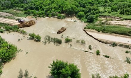DESBORDES INUNDAN CAMPOS Y AGRAVAN LA CRISIS EN CUATRO CAÑADAS, PAILÓN Y SAN JULIÁN