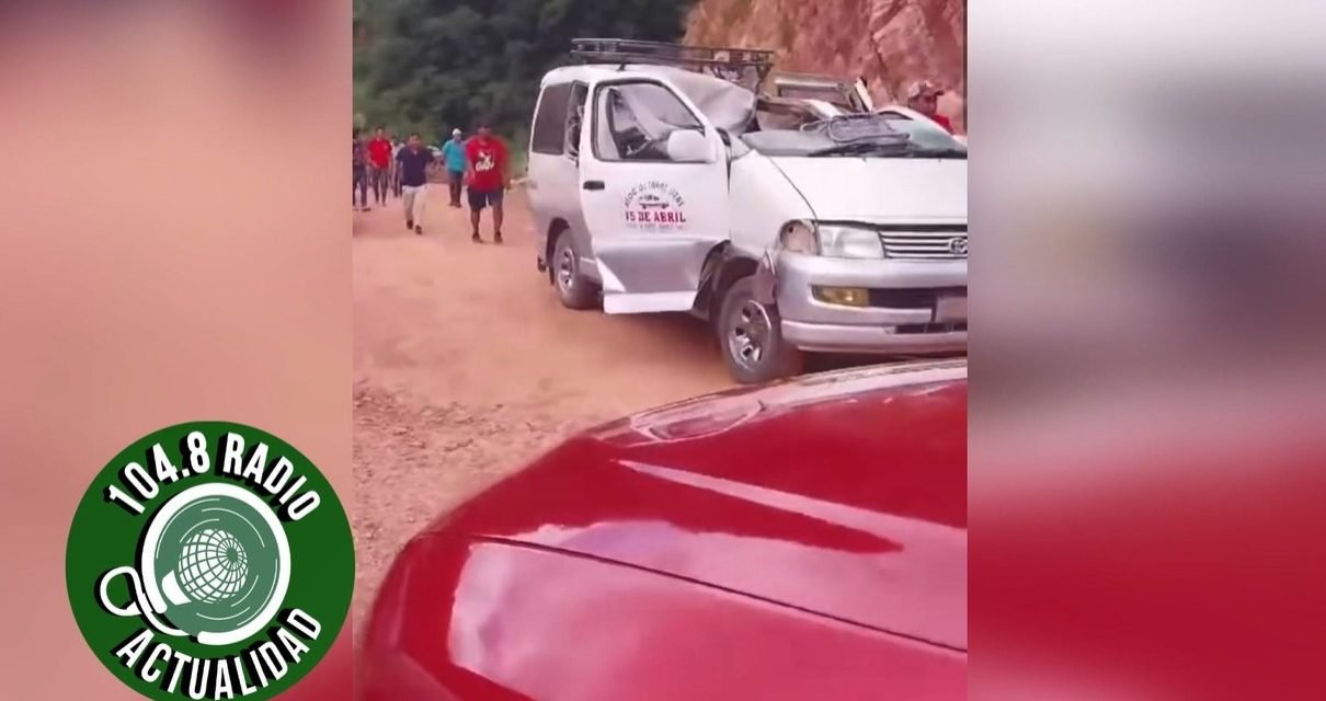 DOS MUERTOS TRAS CAER UNA ROCA SORE UN MINIBÚS EN LA RUTA ENTRE RÍOS ´- PALOS BLANCOS