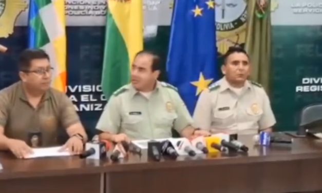 COMANDANTE DE POLICÍA TIENE LAPSUS Y LLAMA ‘MI CORAZÓN’ A JEFE DE INTERPOL