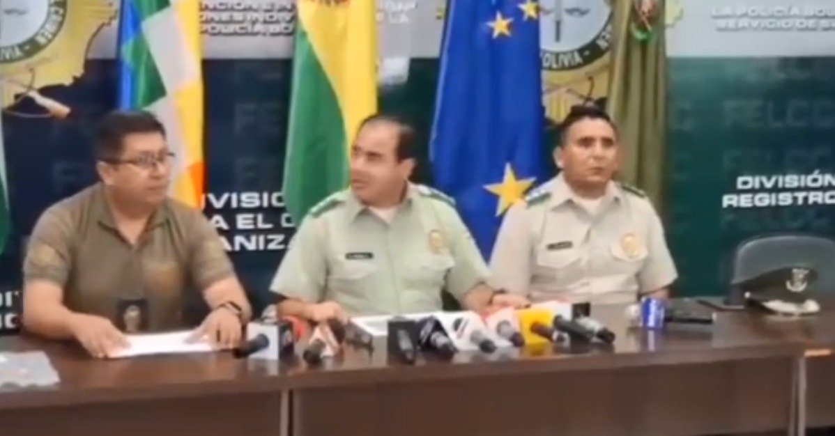 COMANDANTE DE POLICÍA TIENE LAPSUS Y LLAMA ‘MI CORAZÓN’ A JEFE DE INTERPOL