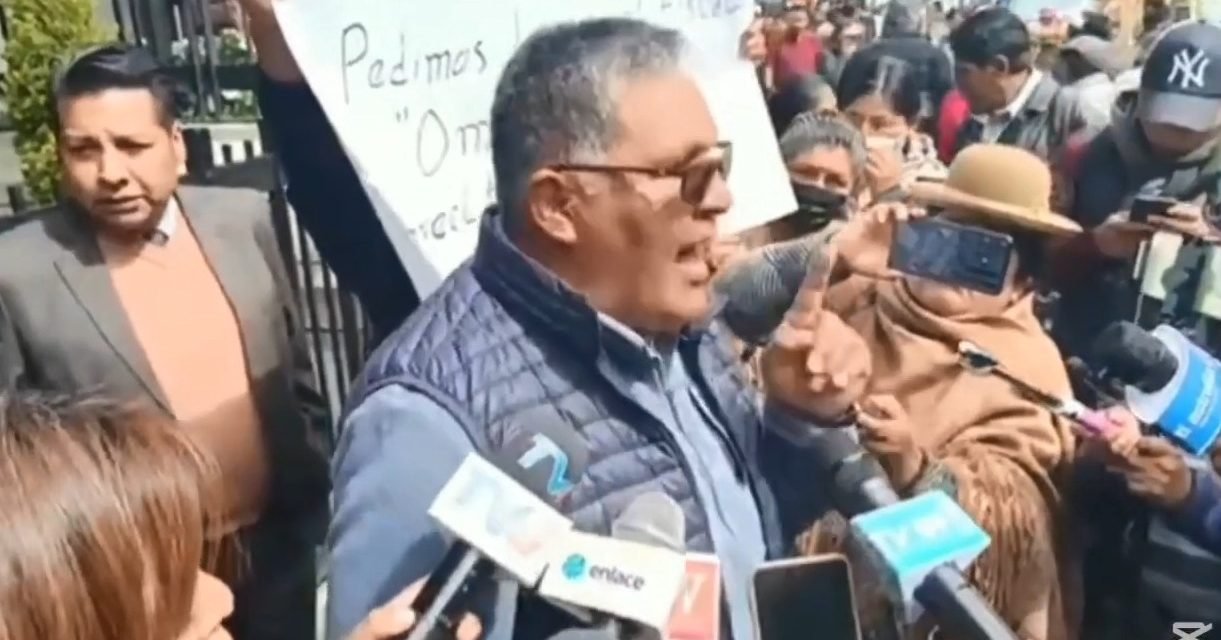 TRANSPORTISTAS DE EL ALTO AMENAZAN CON MOVILIZARSE Y DERROCAR AL GOBIERNO