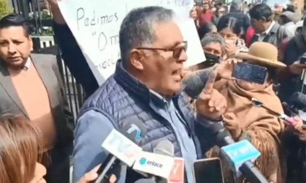 TRANSPORTISTAS DE EL ALTO AMENAZAN CON MOVILIZARSE Y DERROCAR AL GOBIERNO