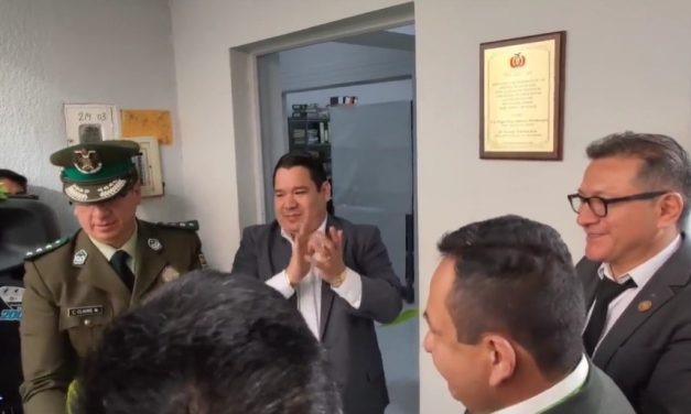 FISCAL ENTREGA AMBIENTES A FISCALÍA ESPECIALIZADA EN DELITOS DE CORRUPCIÓN EN COCHABAMBA