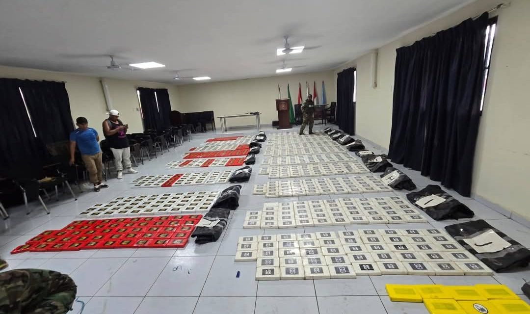 FISCALÍA INVESTIGA EL HALLAZGO DE CERCA DE UNA TONELADA DE COCAÍNA