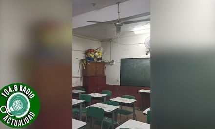 LLUEVE  DENTRO DEL AULA DE UNA UNIDAD EDUCATIVA EN SANTA CRUZ