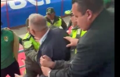 PRESIDENTE DE LA FBF SE ENFRENTA A HINCHAS EN EL ALTO