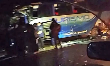 SEIS HERIDOS DEJA EL CHOQUE DE UN BUS CON OTRO VEHÍCULO EN  CARRETERA SUCRE CON POTOSÍ