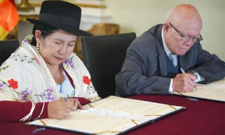 CANCILLERÍA Y TSE FIRMAN ACUERDO PARA GARANTIZAR LA VOTACIÓN DE BOLIVIANOS EN EL EXTERIOR