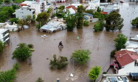 DIEZ MUERTOS POR INUNDACIONES EN BAHÍA BLANCA